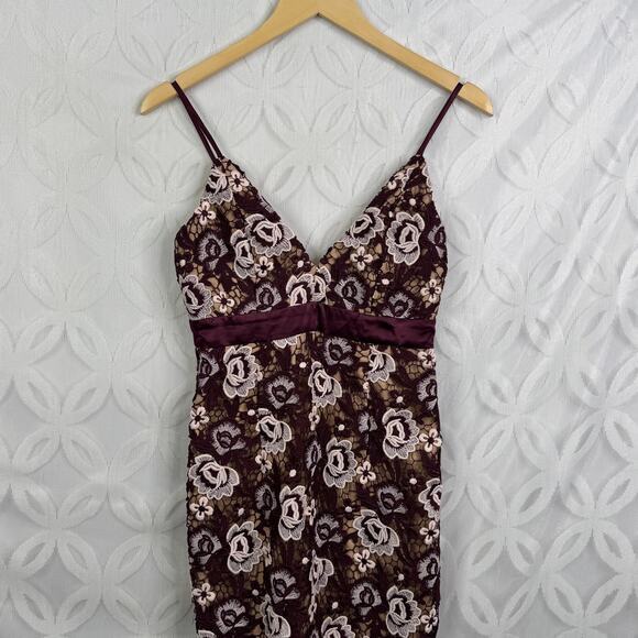 Bardot Dahlia Floral Lace Purple V Neck Asymmetrical High Lo Dress Size 4 NWT - Picture 3 of 10